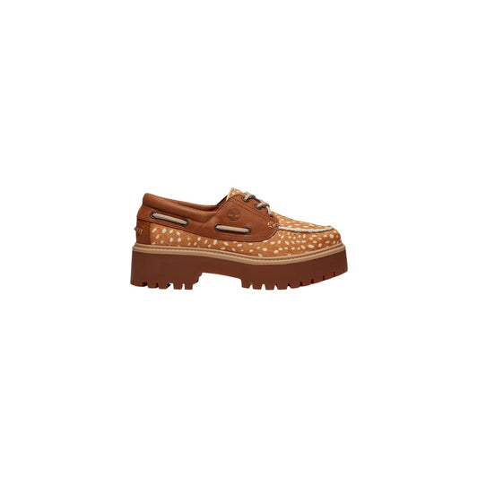 Scarpe da barca plateau donna Timberland STST BOAT SHOE marroni. Mocassini scamosciati con inserti in pelo, lacci in cuoio grezzo, plantare in memory foam e suola alta in gomma.