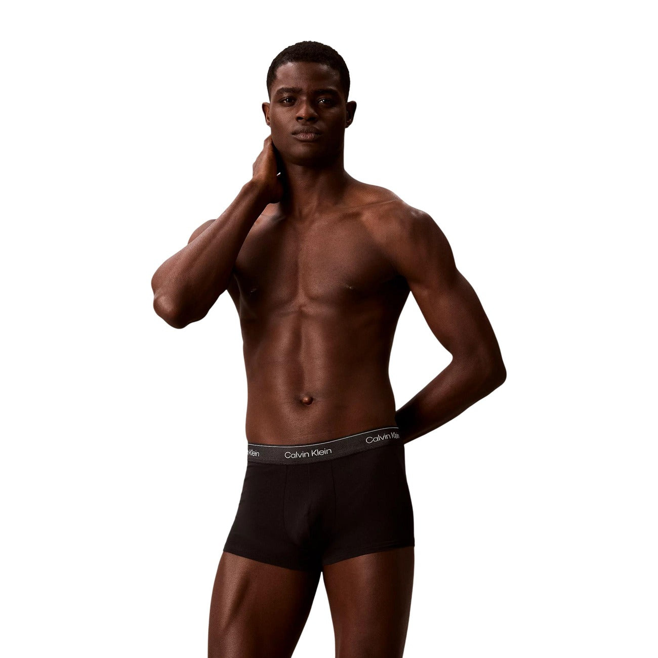 Pack 3 Boxer Trunk CK; Cotone Stretch. 95% Cotone e 5% Elastam, vita regolare con fascia logata, design traspirante e aderente. Qualità premium per l'uso quotidiano, supporto eccellente. Vista frontale 
