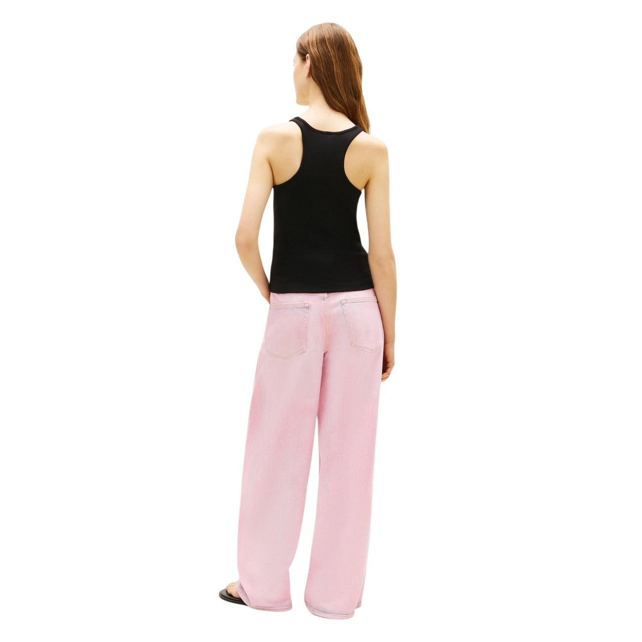 Canotta Tommy Hilfiger Jeans; Nero, Cotone Stretch a coste. Schiena incrociata, slim fit, logo ricamato. Traspirante e modellante, ideale per la stagione Primavera/Estate. Figura intera 