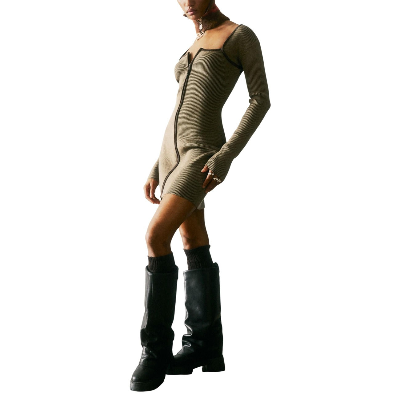 Abito Desigual donna marrone corto manica lunga - vista frontale indossata da modello dettaglio