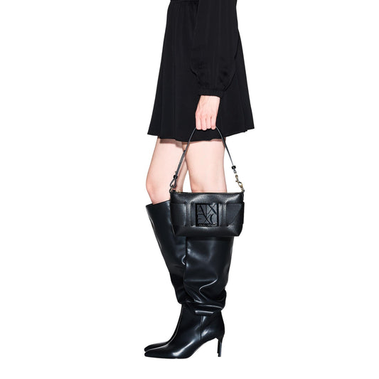 Borsa a spalla Armani Exchange nera 942907 0A874. Mini bag da donna nera in ecopelle con logo 3D a rilievo, dettagli e tracolla con elementi oro e chiusura zip, borsa casual ed elegante 4 stagioni.