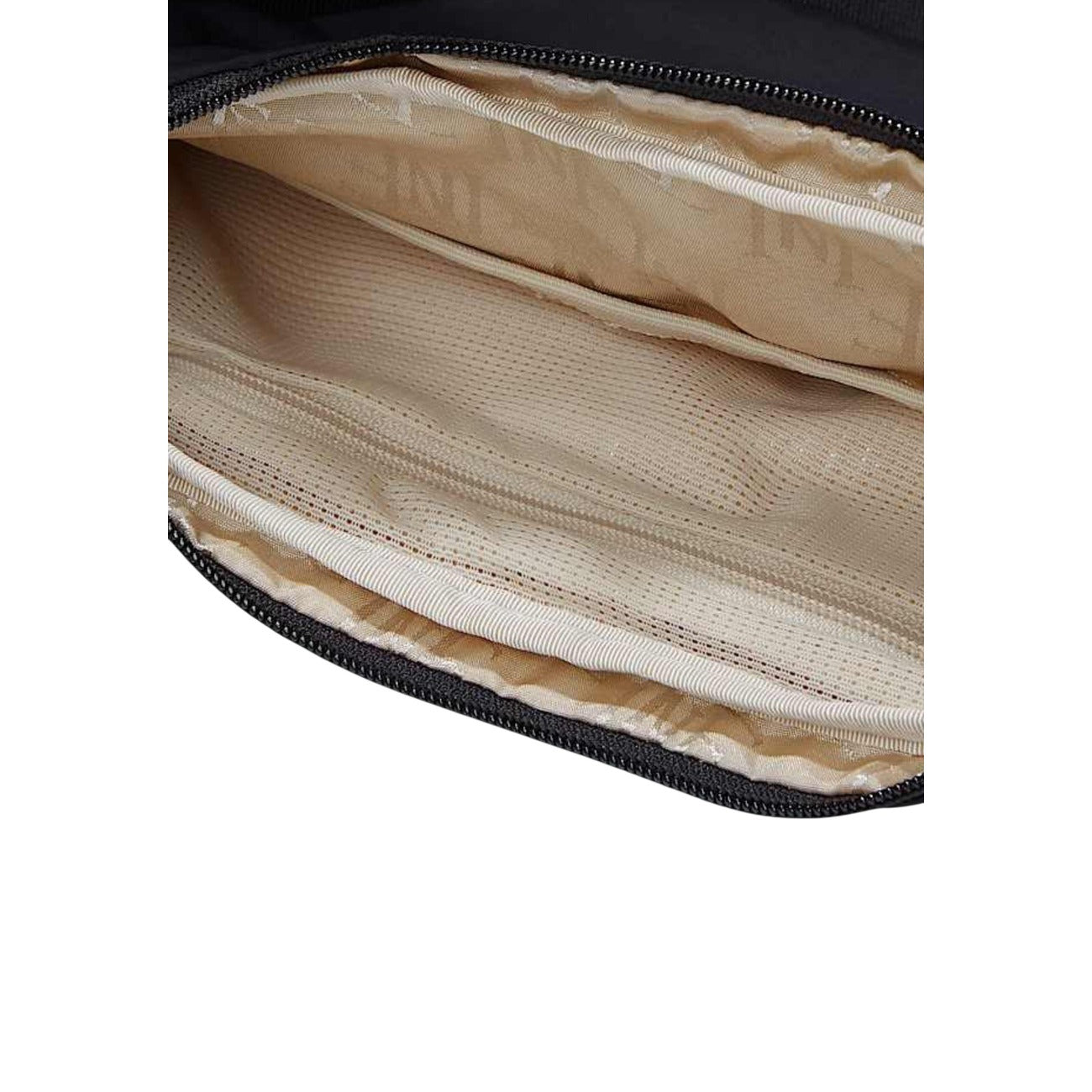 Borsa Tracolla The North Face Never Stop; 100% Nylon riciclato. Cerniere YKK, tasca posteriore con zip, tracolla satinata regolabile. Design vintage increspato, capiente e ultraleggera. Ideale per tempo libero e viaggi.
