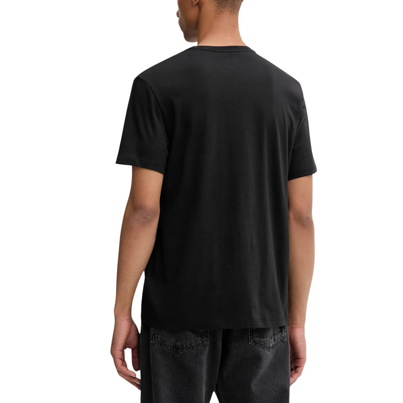 Calvin Klein T-shirt Logo; 100% cotone premium, manica corta, vestibilità regolare. Il capo base essenziale per il guardaroba maschile firmato CK. Colore nero. Vista posteriore 