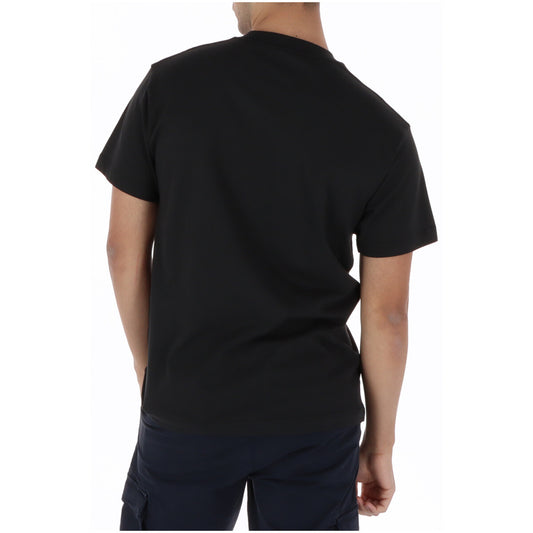 T-shirt Vans Classic Logo; 100% Cotone. Colore nero, stampa bianca, vestibilità comoda. Maglia uomo girocollo resistente e traspirante per la PE26. Vista posteriore 