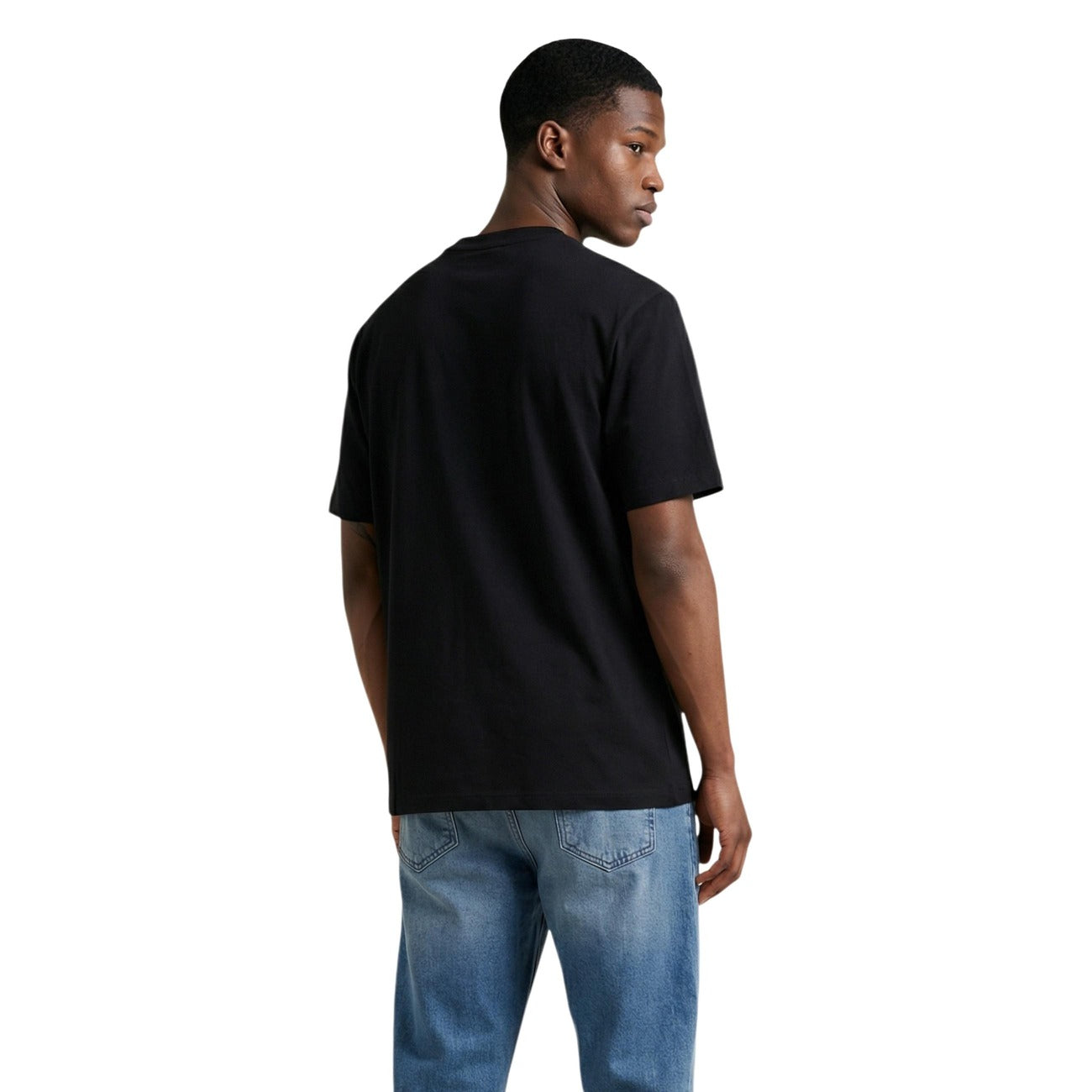 New Balance T-Shirt nera SPORT ESSENTIALS LOGO maniche corte Uomo Vista posteriore retro