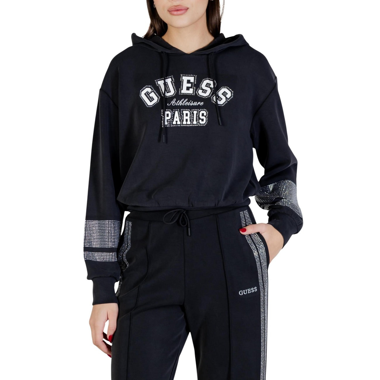 Felpa Guess Active donna nera con cappuccio - vista frontale indossata da modella
