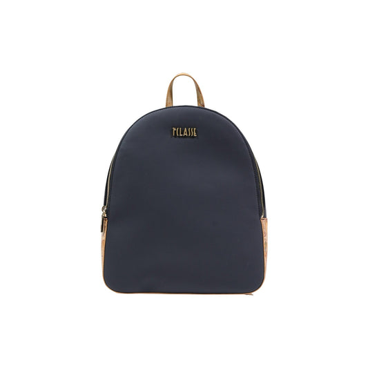 Zaino Alviero Martini Nero; Profili Geo Classic. Chiusura con cerniera, logo in rilievo, maniglia superiore. Dimensioni 30x12x12 cm. Zainetto elegante e funzionale adatto a tutte le stagioni Vista frontale 