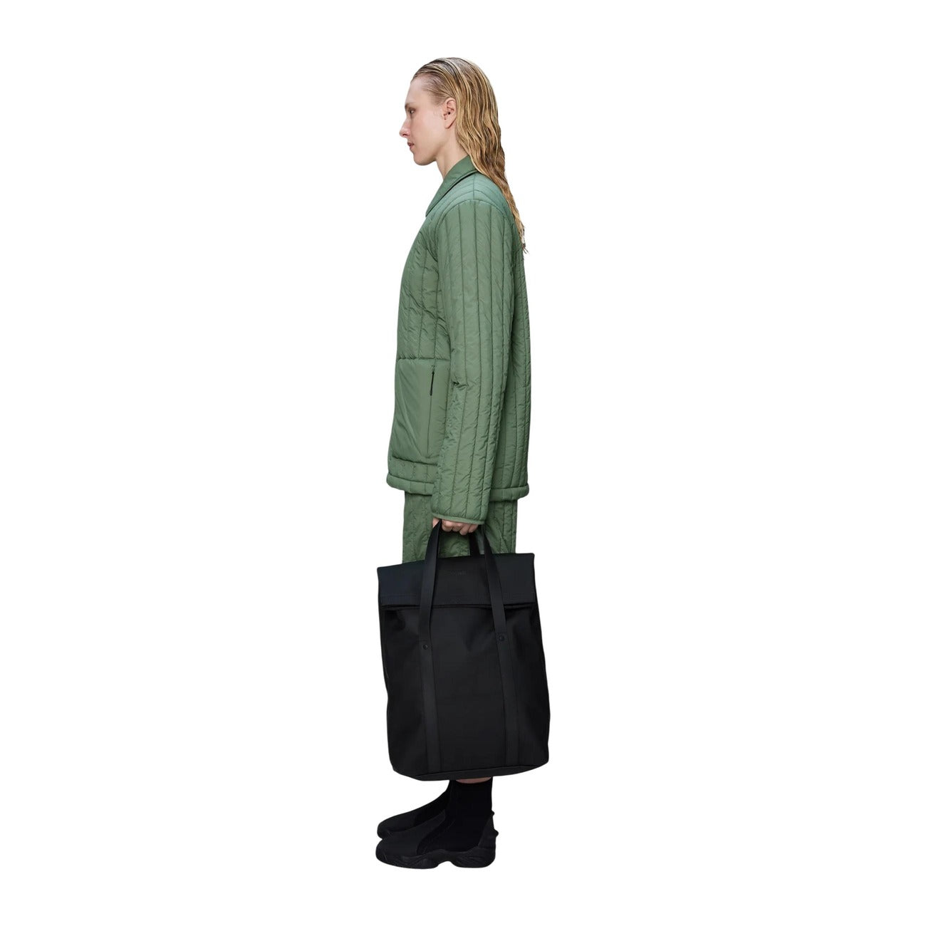 Zaino borsa Rains 2 Way Tote Backpack nero impermeabile 12940. Zaino porta PC da 16 pollici convertibile in borsa tote da lavoro e viaggio, impermeabile e resistente all'acqua con spallacci e manici, zainetto per laptop e pendolari Rains.