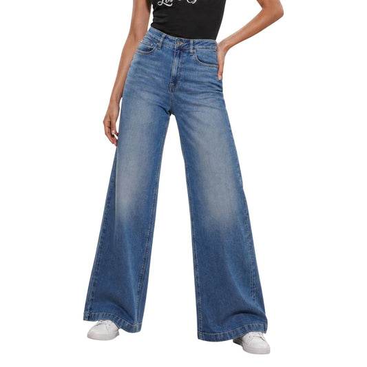 Jeans Baggy Blu Donna Guess Bellagio Pant; Tessuto stretch 5 tasche in 97% cotone, 2% elastomultiestere e 1% lycra. Modello boyfriend a gamba ampia con vita regular, stile casual essentials 4 stagioni. Vista frontale 