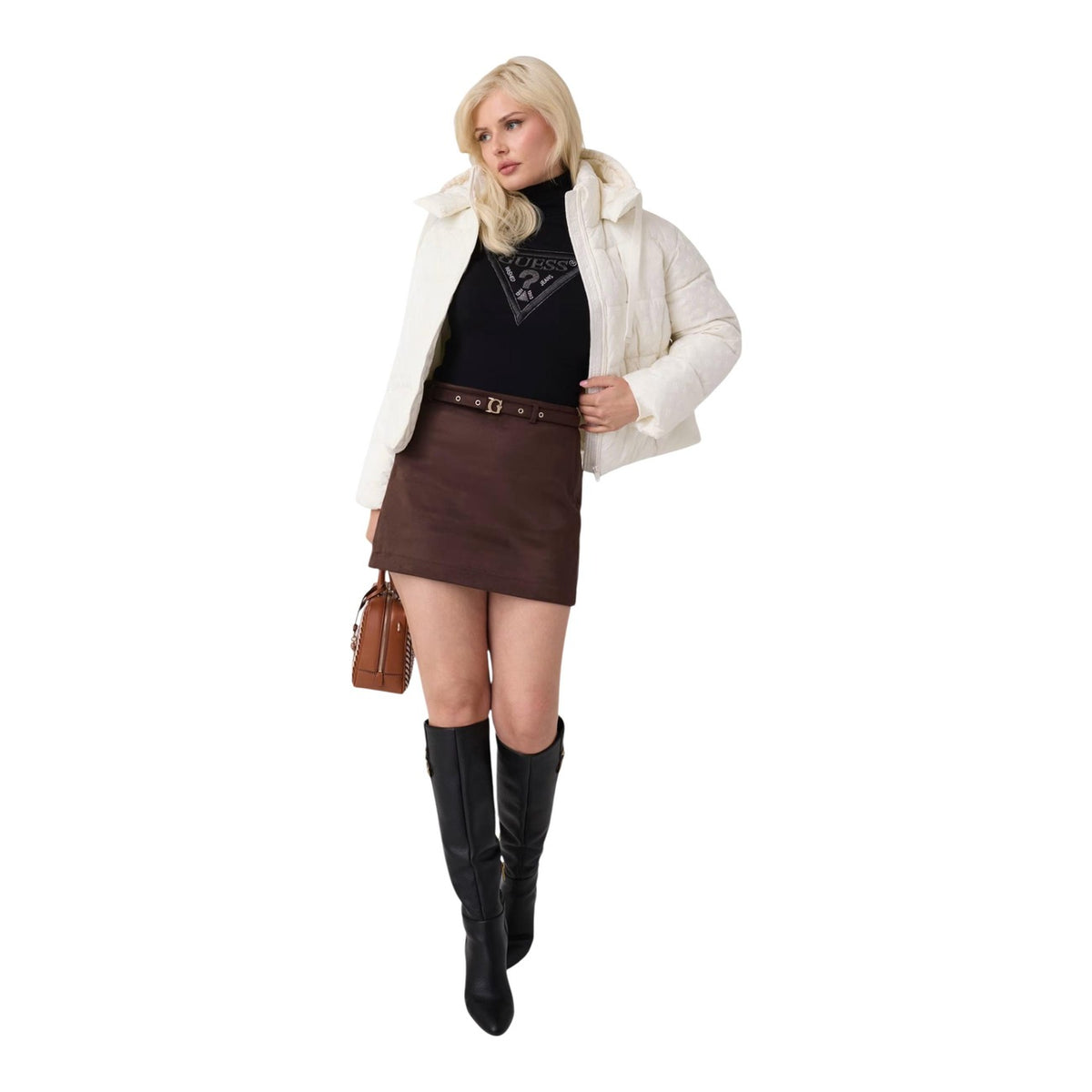 Maglione dolcevita nero donna Guess LS TN HALLIE TRIANGL. Maglia collo alto aderente con logo strass autunno inverno.