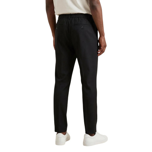 Antony Morato Jonah Regular Fit; nero, misto lino e viscosa, stretch. Il pantalone chino essenziale per un look smart-casual estivo. Vista posteriore 