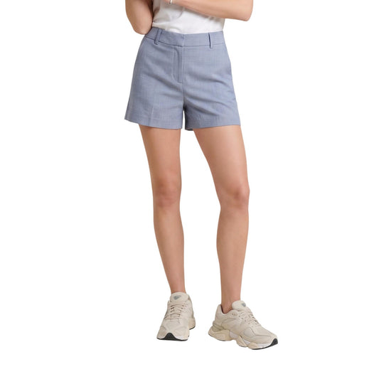 Only Onllinda Bermuda Sartoriali; Azzurro Melange. 50% Poliestere Riciclato, 3% Elastam. Vita alta, pieghe frontali, chiusura con gancio e zip. Stile elegante e leggero per la stagione estiva. Vista frontale 