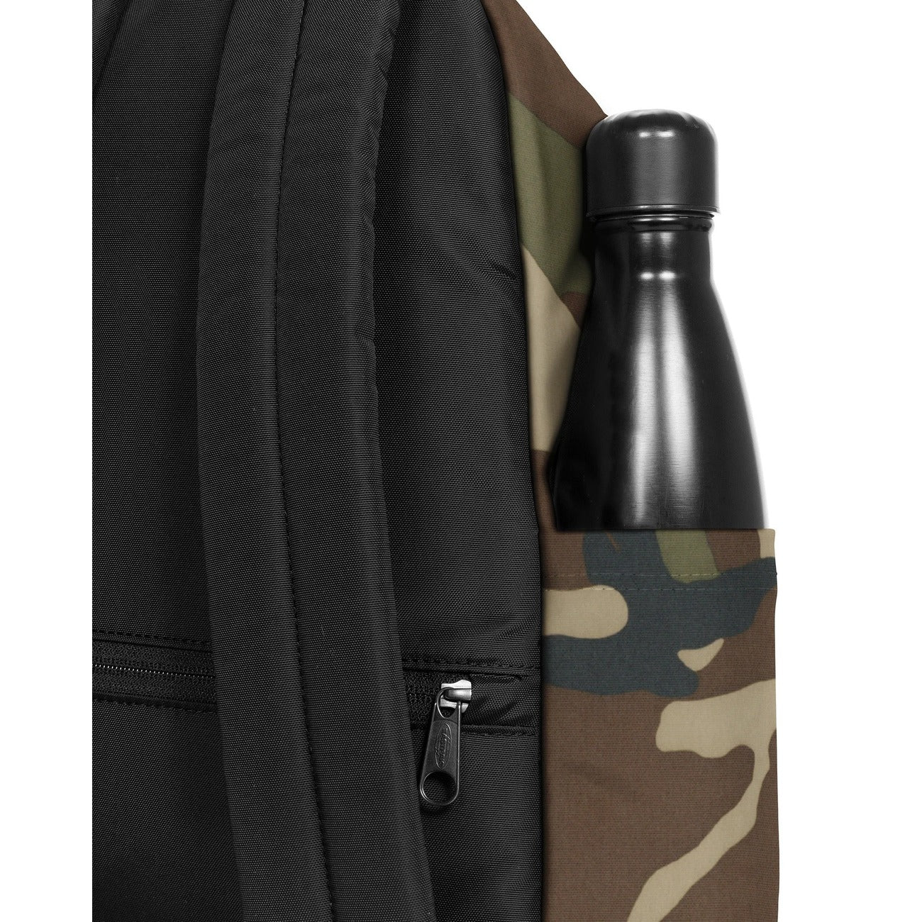 Zaino Eastpak Camo Padded Pak'r mimetico. Zaino scuola e lavoro in poliestere impermeabile, idoneo per formato A4 e laptop 14", con spallacci regolabili imbottiti, tasca antifurto e tasche borracce laterali.
