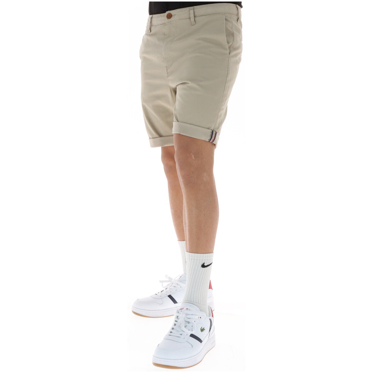 Bermuda beige Chino Shorts Vintage International; 98% cotone, vestibilità slim, modello 4 tasche. Il classico senza tempo per l'estate. Vista frontale Laterale 