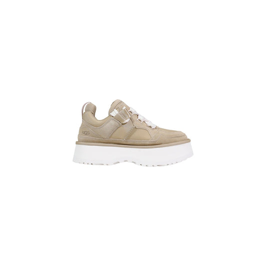 Sneaker UGG Astromel donna Mustard Seed 1171541SS. Scarpe da ginnastica basse con zeppa plateau da 5,1 cm in camoscio e tessuto riciclato, suola alta ammortizzata in EVA e lacci cicciotti in raso o tessuto.