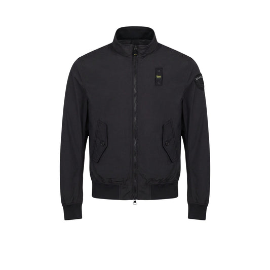 Giubbotto Blauer Alwin con collo alto, tasche con patta e logo sulla manica; giacca leggera antivento con fondo e polsini elasticizzati, stile casual-urbano. Vista stesa 