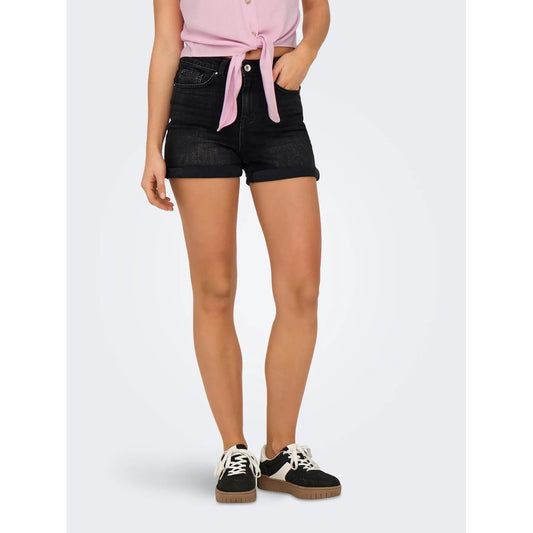 Bermuda Jeans Donna Nero Lavato Only; Pantaloncino lungo regular fit in cotone denim stretch con orlo risvoltato e passanti per cintura. Modello cinque tasche, stile casual e grintoso per la primavera e l'estate. Frontale 