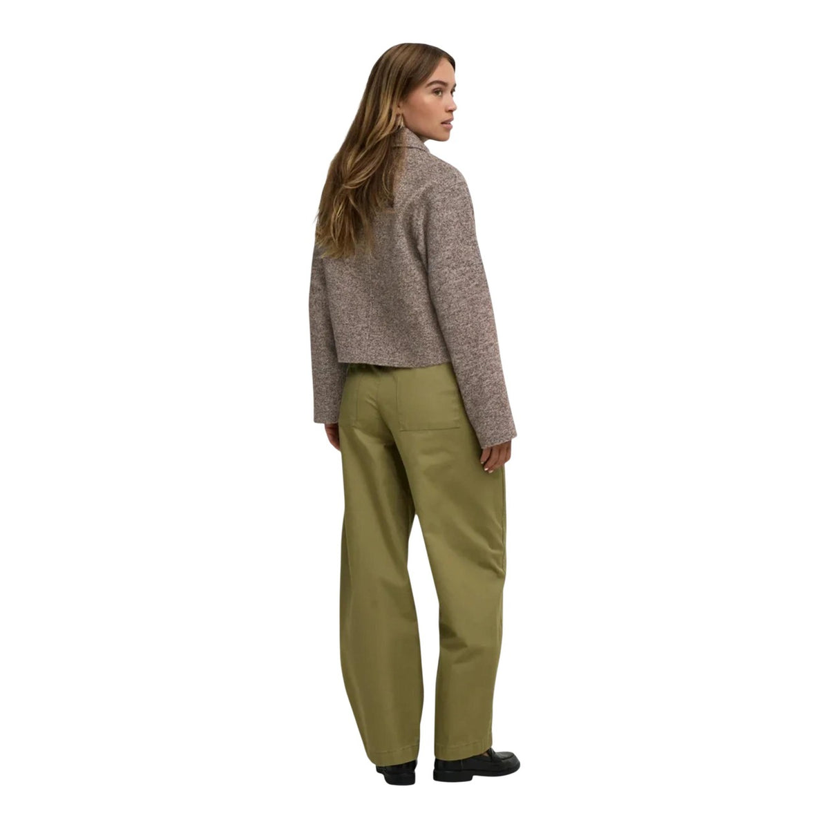 Giacca corta marrone donna Jacqueline De Yong 15376697. Giambetto autunnale marrone cioccolato in 100% poliestere con colletto classico, cerniera frontale e tasche sul davanti.