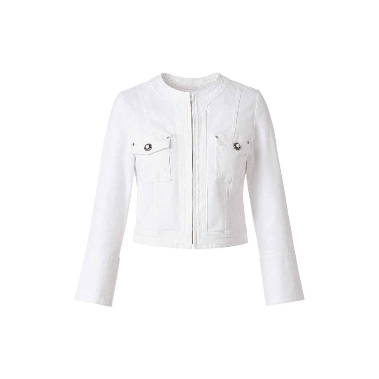 Giubbotto Crop Guess Rosalia; Bianco. 98% Cotone, 2% Elastam. Maniche 3/4, tasche con bottoni logati, chiusura zip. Elegante, leggero e versatile per la primavera 2026. Vista stesa 