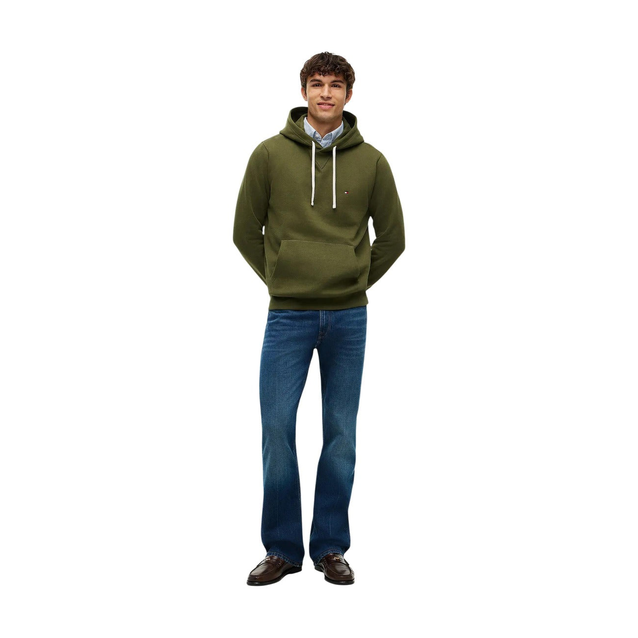Felpa Tommy Hilfiger uomo verde con cappuccio MW0MW39997. Felpa in misto cotone spazzolato effetto manopesca con tasca a marsupio frontale, coulisse a contrasto e logo ricamato, abbigliamento uomo autunno inverno.