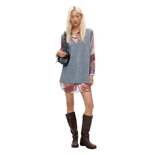 Vestito Desigual donna grigio e multicolor modello VEST_NANTES. Abito corto regular fit stile camicia con corpino grigio unito, maniche lunghe velate stampate, colletto a camicia e abbottonatura sul davanti, stile casual chic originale.