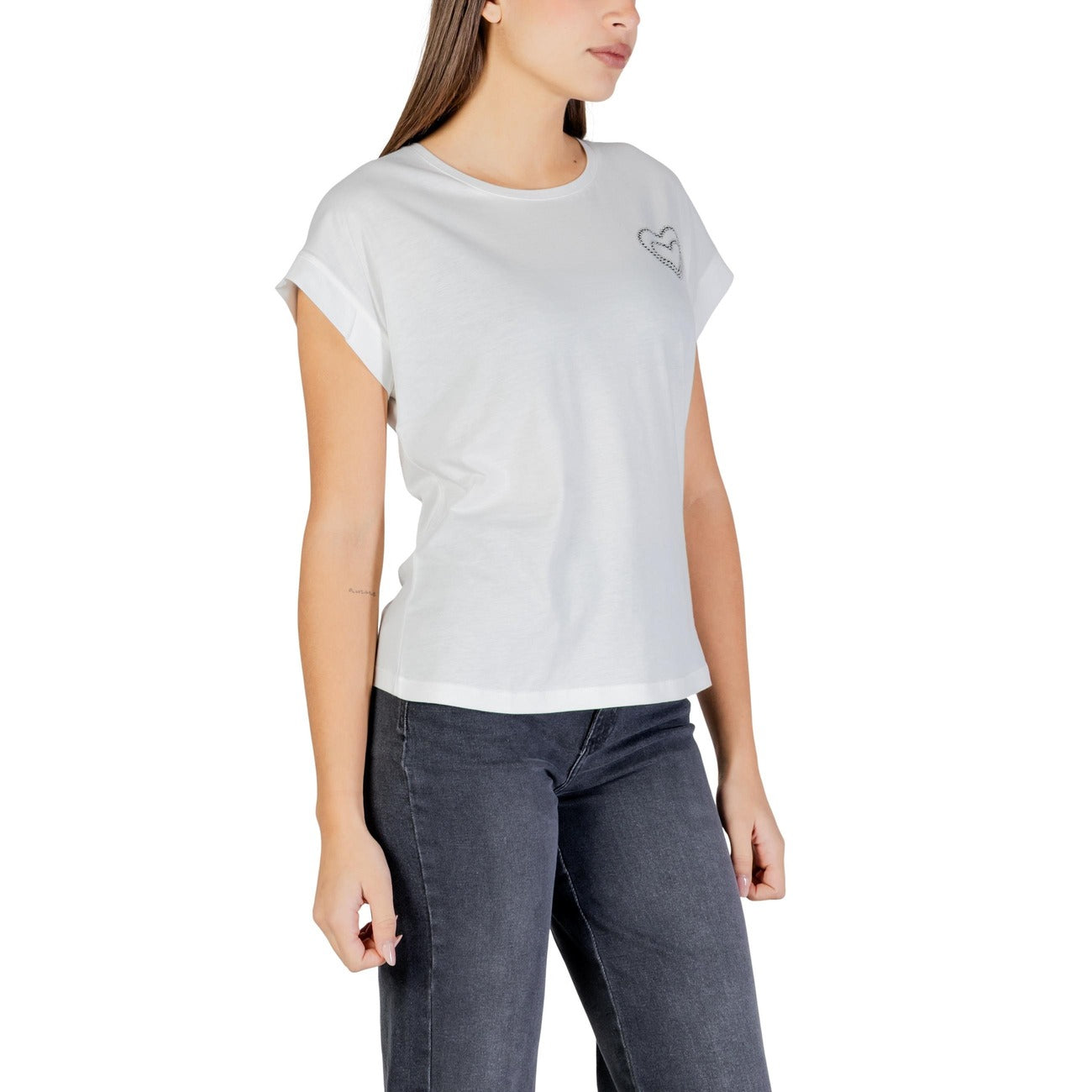 Morgan De Toi T-shirt bianca Cuore Ricamato; maglia morbida in misto modal, taglio femminile e dettagli raffinati. Perfetta per look quotidiani curati e confortevoli. Vista laterale 