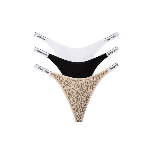 Multipack 3 Perizoma Vita Alta Donna Calvin Klein; Tessuto elasticizzato in cotone e lycra nei colori nero, bianco e stampa animalier. Modello Dipped Thong a V con profili sottili e banda laterale logata, stile casual essentials 4 stagioni. Confezione 