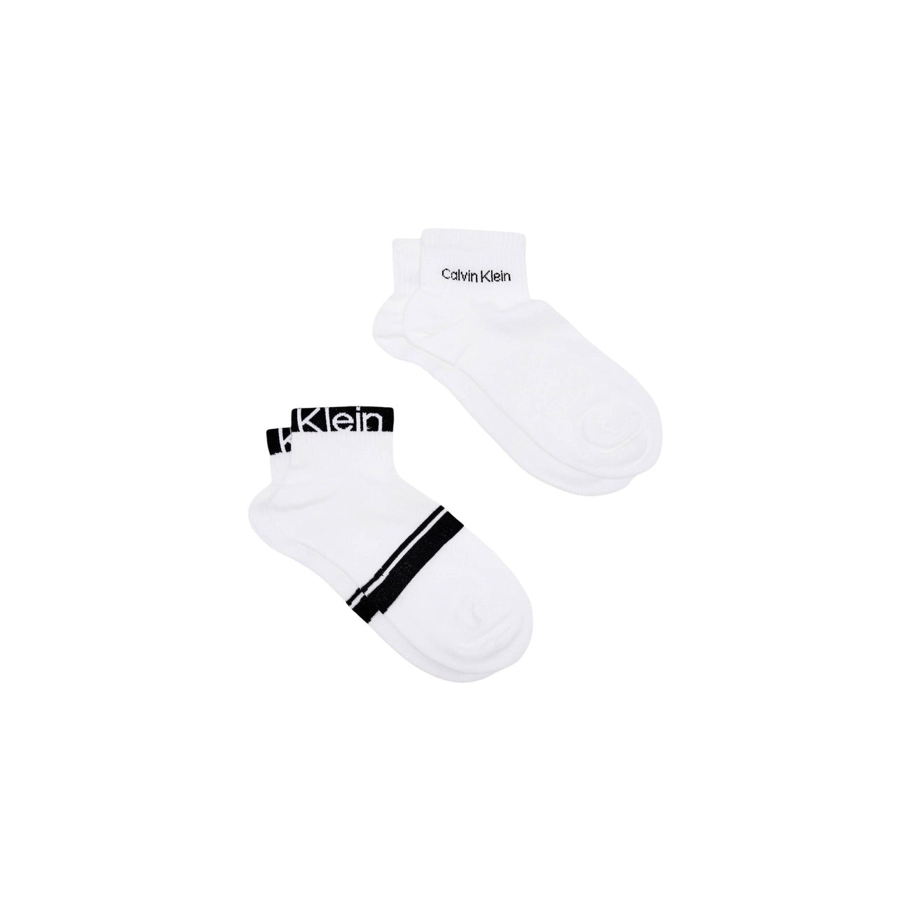 Calzini Calvin Klein Quarter Varsity; Bianco/Nero. 69% Cotone, 29% Poliammide, 2% Lycra. Design a righe orizzontali, logo integrato, vestibilità unisex stretch. Vista frontale 