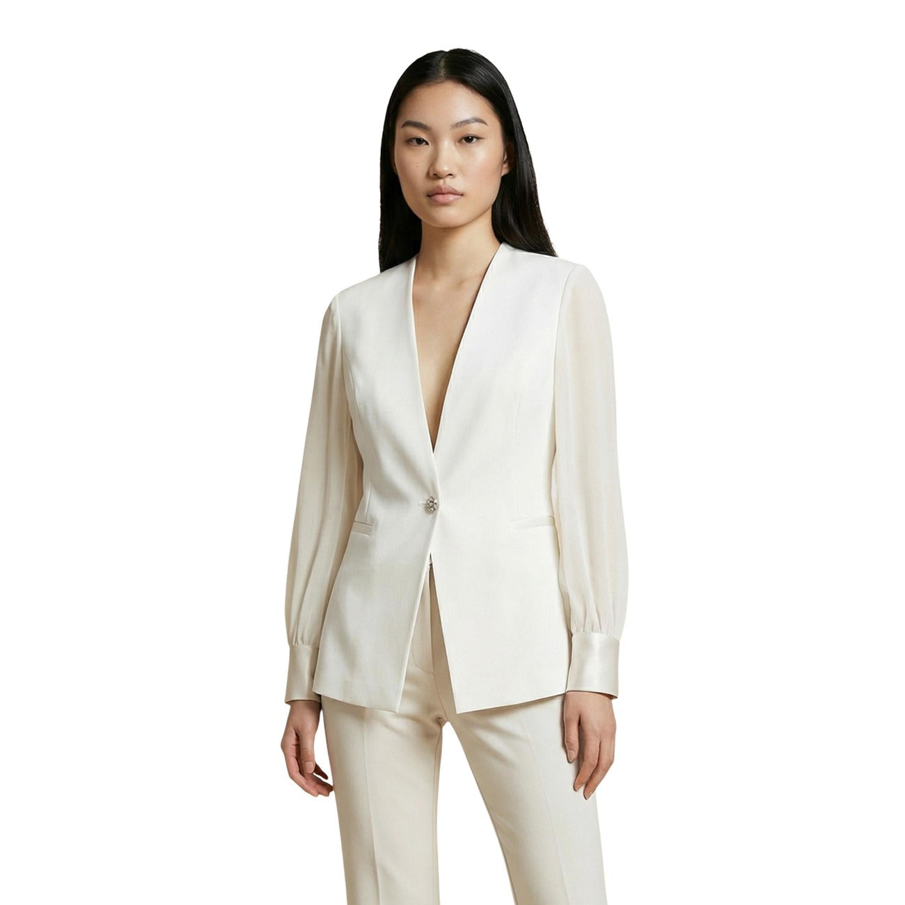 Artigli Blazer bianco con maniche in trasparenza; giacca sartoriale stretch con bottone gioiello, stile moderno e femminile, perfetta per outfit da sera raffinati o occasioni speciali. Vista frontale 