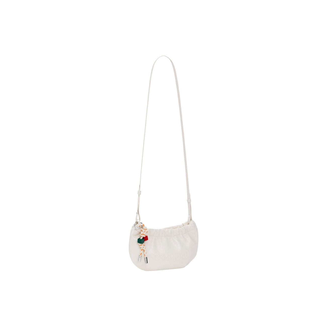 Portafoglio Bandoliera SS26; effetto pelle, logo inciso, tracolla extra-lunga (195 cm). Manico rimovibile, charm portacarte, tasca interna zip. Design Barcellona, versatile e contemporaneo.