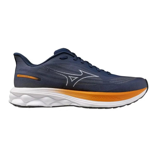 Scarpe Running Mizuno Cushioning; Scarpa tecnica iper-ammortizzata con intersuola in schiuma Enerzy Nxt con azoto e piastra Wave sul tallone. Ampia suola stabile, calzata morbida e gomma X10. Laterale 