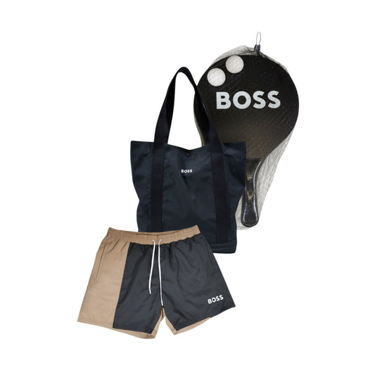 BOSS Beach Ball Set; Beige. Include costume boxer, borsa tote e set racchettoni. 100% Poliestere ad asciugatura rapida. Kit mare uomo coordinato, stile moderno e sofisticato.