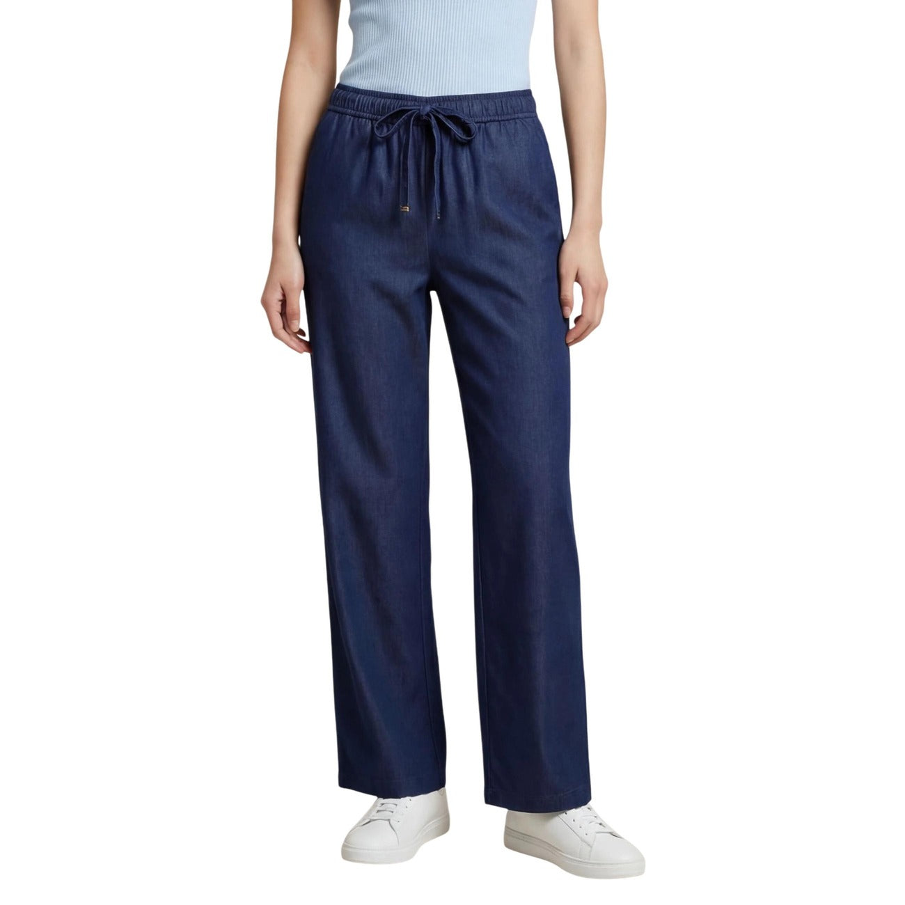 Only Onliria Life 15367382, pantaloni wide leg chambray con vita elasticizzata; coulisse frontale, tessuto leggero bi-stretch e silhouette fluida moderna. Vista frontale 