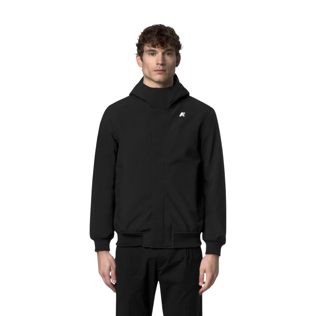 Giambotto impermeabile uomo K-Way Joachim K3135KW. Giacca corta softshell antivento e idrorepellente con interno in micro polar fleece, cappuccio con coulisse, tasche con zip e polsini a coste, abbigliamento uomo autunno inverno.