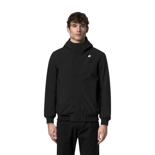Giambotto impermeabile uomo K-Way Joachim K3135KW. Giacca corta softshell antivento e idrorepellente con interno in micro polar fleece, cappuccio con coulisse, tasche con zip e polsini a coste, abbigliamento uomo autunno inverno.