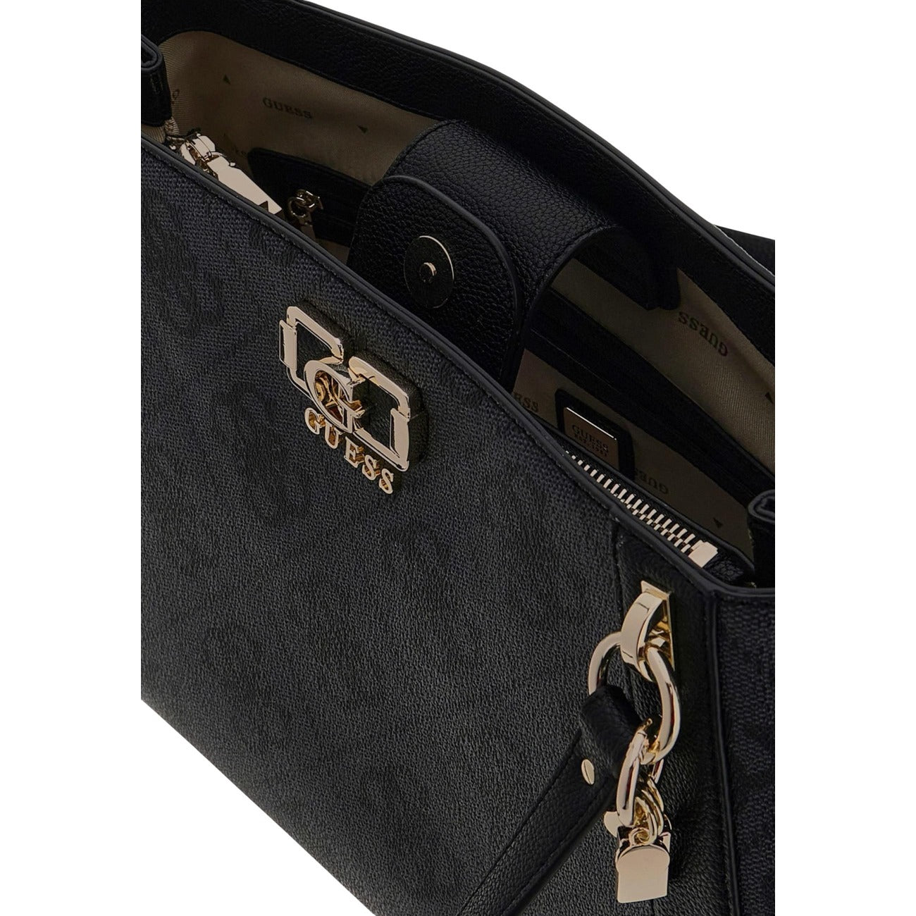 Guess Karnilla Carryall Bag; borsa nera a spalla grande con stampa logo 4G, dettagli metallici dorati e interno extra-space. L'accessorio perfetto per la donna dinamica e moderna. Vista frontale Logo e apertura 