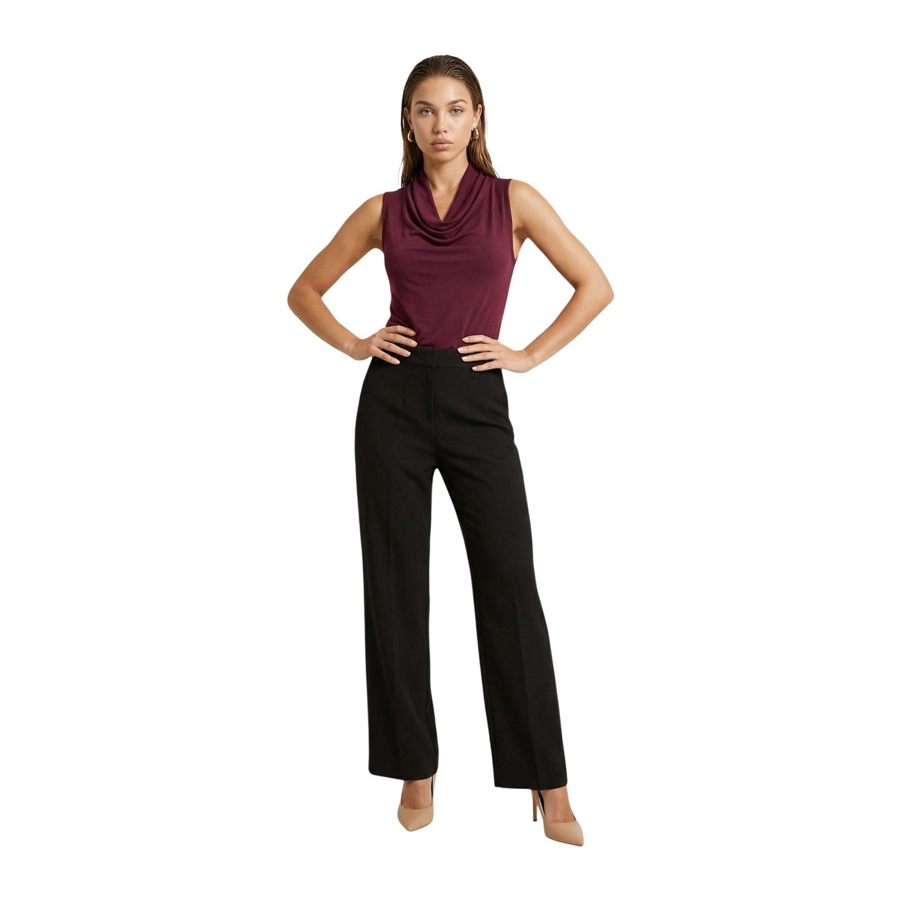 Top Only Hannah Waterfall; 67% Viscosa, 33% Poliestere. Scollo a cascata, tessuto fluido e leggero, senza maniche. Canotta donna elegante e versatile per primavera/estate Colore viola vista frontale figura intera 