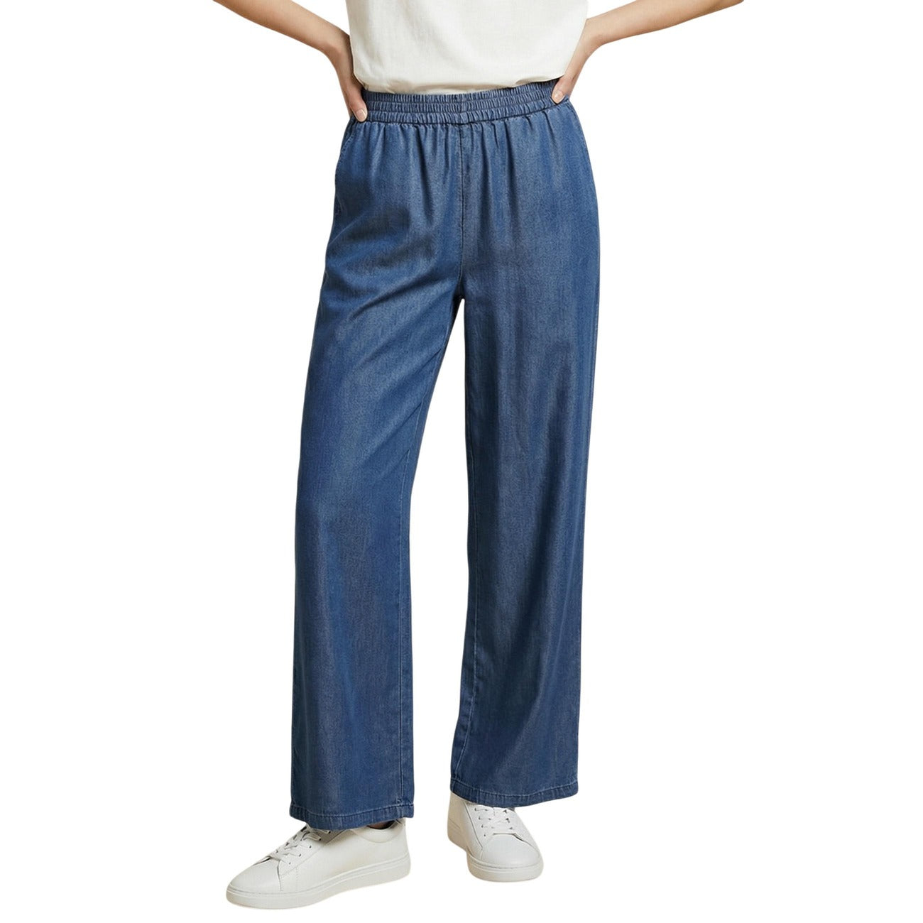 Culotte Only Onlcharis Life; 100% Lyocell. Gamba larga, vita elastica, tessuto fluido effetto seta. Pantaloni estivi ecosostenibili, freschi e traspiranti. Vista frontale 