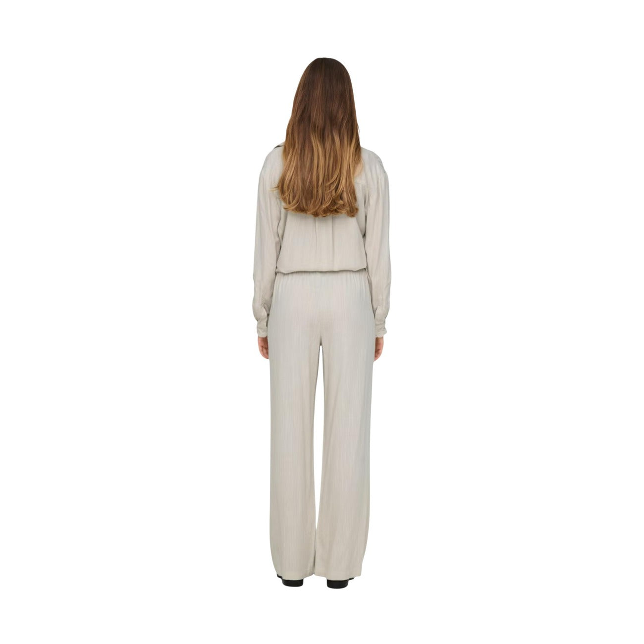 Pantaloni Donna Grigi Jacqueline de Yong Caya; Modello a gamba dritta ampia in misto viscosa e lino. Vita elasticizzata con coulisse regolabile, stile casual e leggero per la primavera e l'estate. Posteriore intera