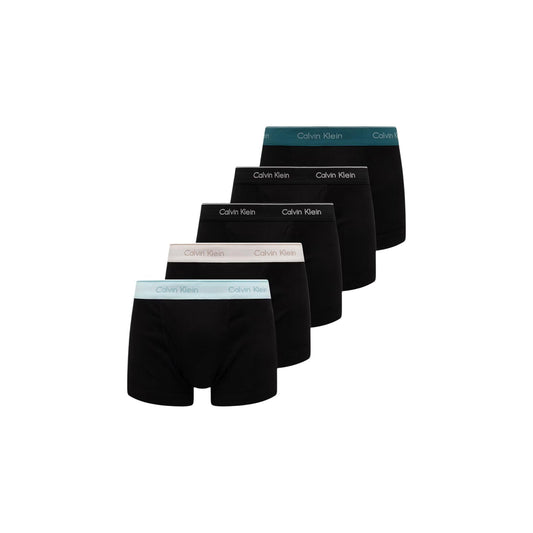 Boxer Uomo Neri Calvin Klein Trunk (Pacco da 5); Tessuto 100% cotone traspirante con vita elastica regular logata in colorazioni assortite. Modello intimo aderente a tinta unita, stile casual essentials 4 stagioni.