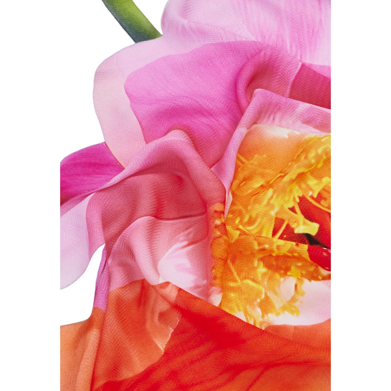 Foulard donna Desigual FOU_ALICE 26SAWA14, realizzato al 100% in viscosa design vivace e moderno è caratterizzato da motivi floreali e dettagli grafici che donano un tocco di originalità