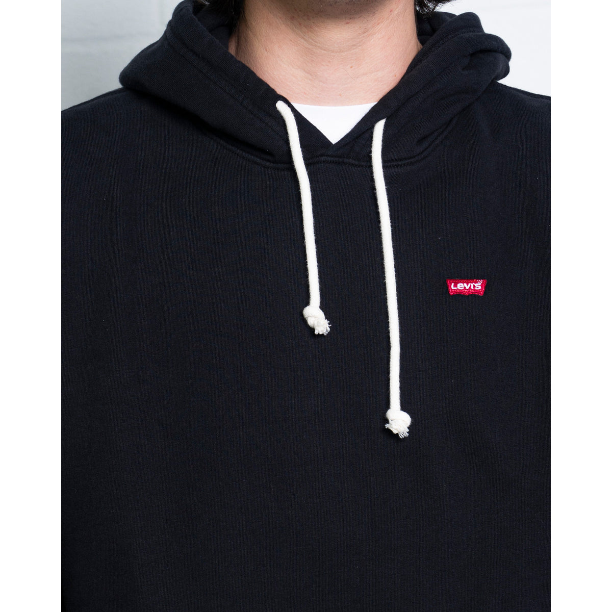 Felpa Levi's uomo nera con cappuccio New Original Hoodie. Felpa basic in morbida spugna di 100% cotone con tasca a marsupio frontale e piccolo logo Levi's sul petto, abbigliamento casual uomo autunno inverno.