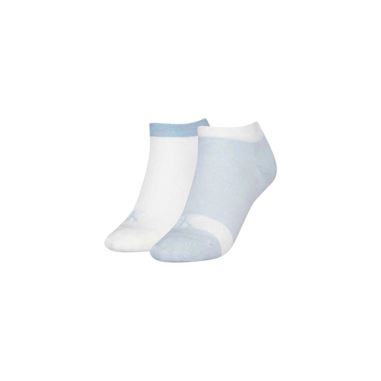 Pack 2 Paia Calze Sneaker CK Jeans Glossy; Bianco/Azzurro. 63% Cotone, 10% Viscosa, 27% Fibre tecniche. Effetto leggermente lucido, logo tono su tono, vestibilità comfort 4 stagioni.