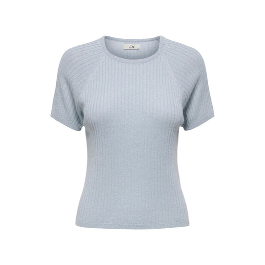 Maglia JDY Jdybodilla; 74% viscosa, 26% fibre sintetiche, effetto glitter. Lavorazione a costine, maniche corte, girocollo. Pullover leggero, morbido e luminoso, stile casual-chic. Colore azzurro. Vista frontale 