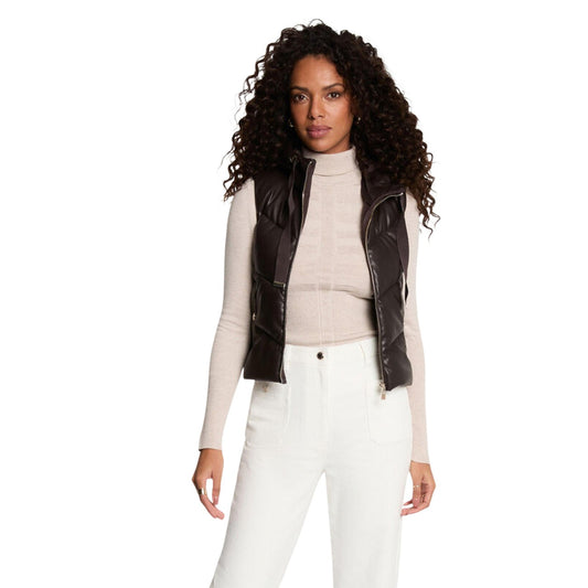 Gilet similpelle Morgan De Toi donna marrone scuro 232-GSOLO. Smancato imbottito corto con cappuccio e collo alto, giacca smanicata in finta pelle con tasche e zip, collezione autunno inverno.