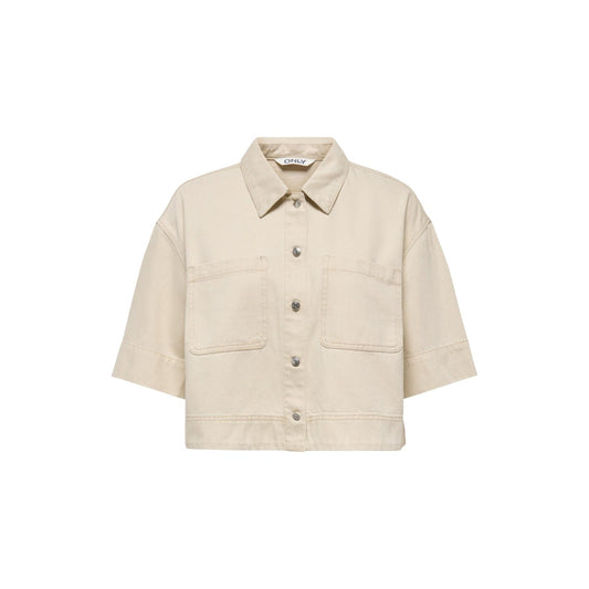 Camicia Jeans Corta; cotone e Lyocell, colletto italiano, vestibilità comoda, tasca sul petto. La camicia in denim estiva, fresca e versatile. Vista frontale stesa