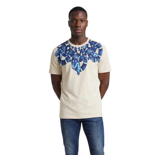 T-shirt County of Milan Snakes; 100% Cotone. Grafica serpenti intrecciati su spalle/collo, vestibilità regular. Maglia uomo streetwear, iconica e traspirante per la PE26. Vista frontale 