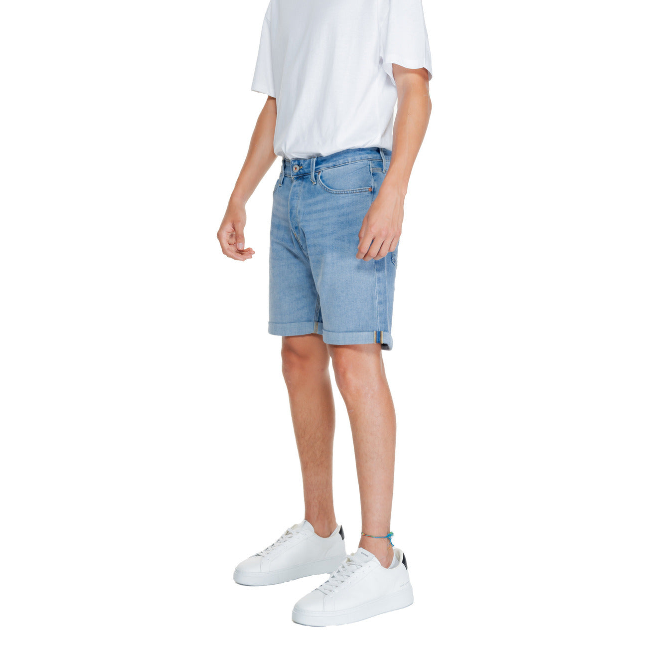 Jack & Jones Jichris Jjwood 12249095, bermuda con risvolto; composizione comfort in cotone e viscosa, linea dritta e dettagli classici, ideali per il tempo libero. Vista laterale 