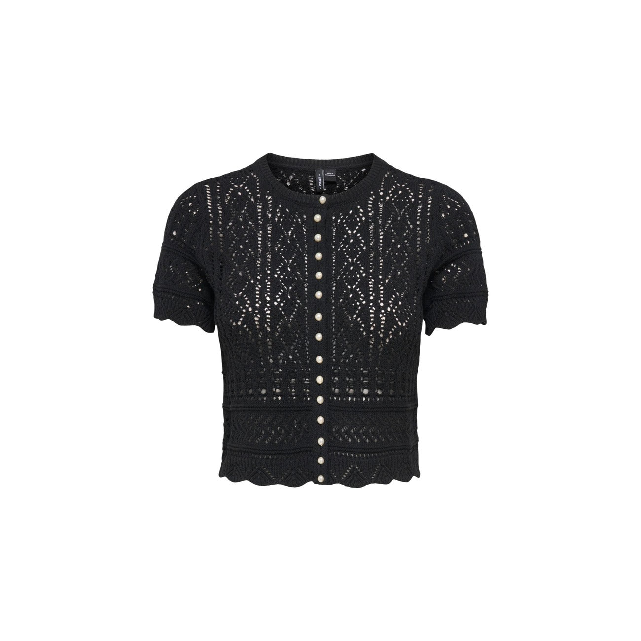 Only Onlelke Pearl Cardigan; cotone e poliestere riciclati, lavorazione a traforo, bottoni perla. La maglia raffinata e sostenibile per un look bon-ton contemporaneo. Colore nera. Vista frontale 