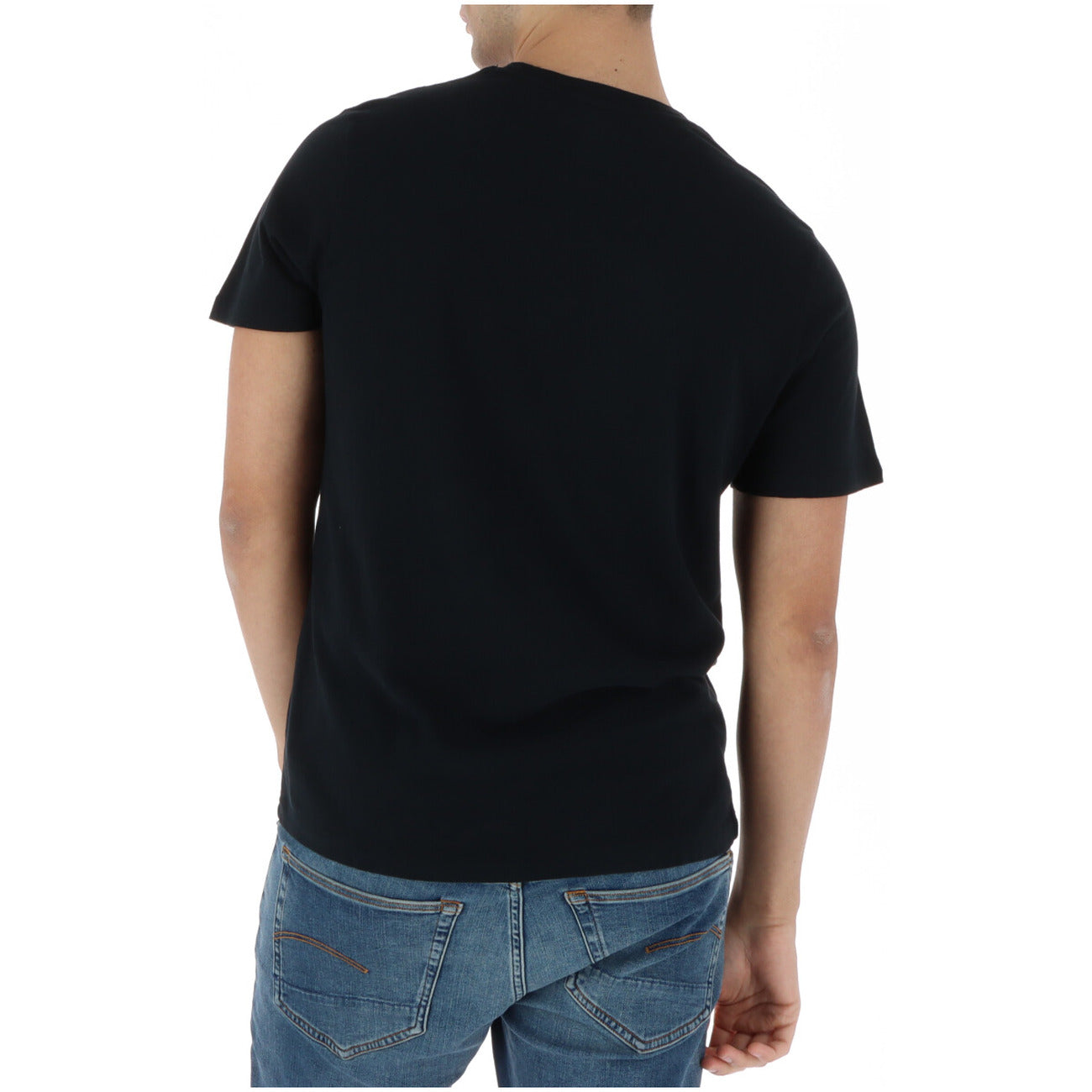 Superdry Tee Total Black M1012226A; 100% cotone, girocollo, manica corta. La t-shirt nera definitiva, resistente e versatile. Vista posteriore 